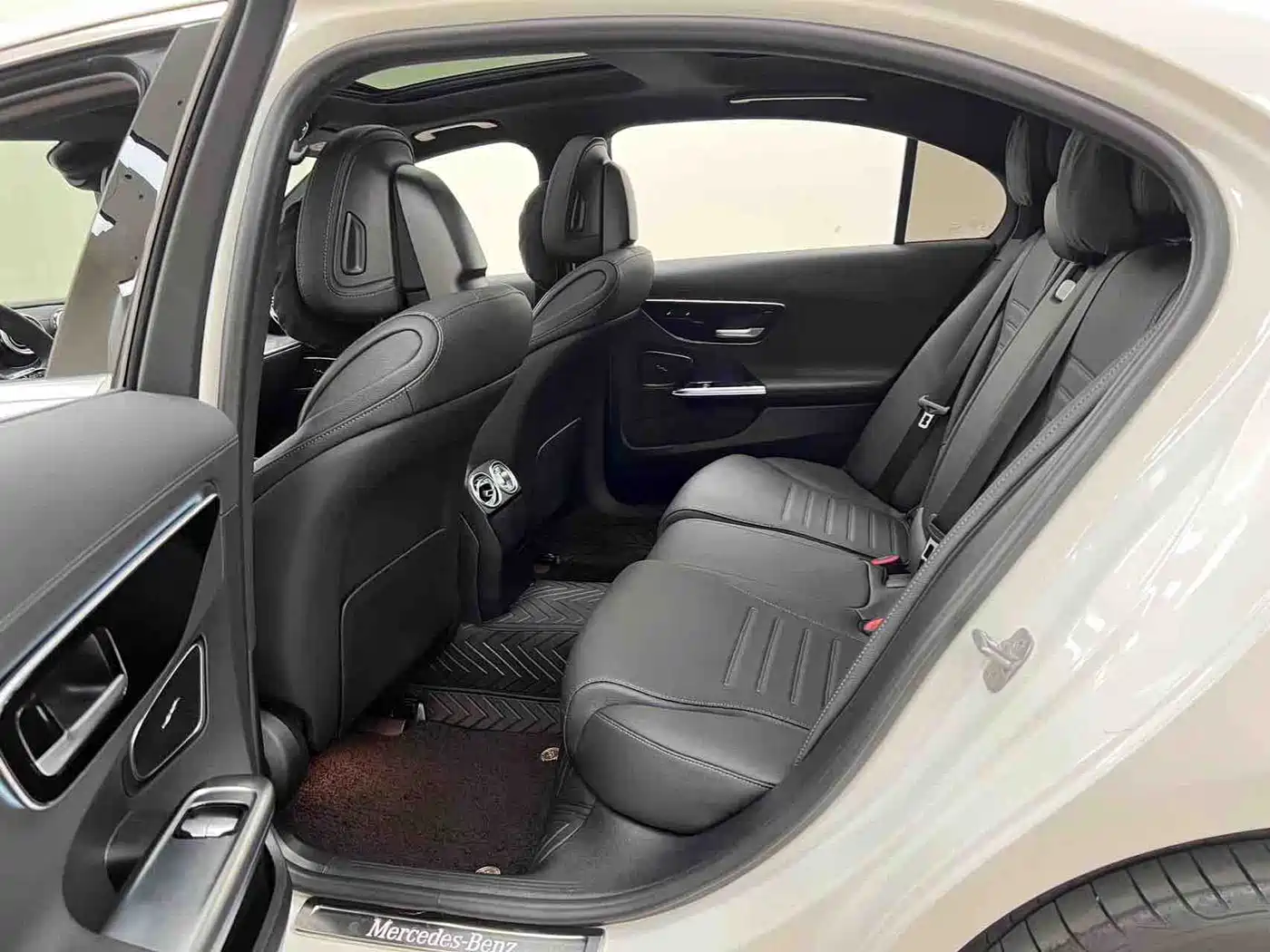 Mercedes-Benz C-Class 2024 Facelift C 260 L Sport фото 9