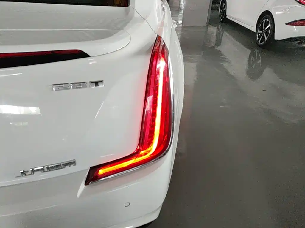 Photo 8 - Cadillac XTS