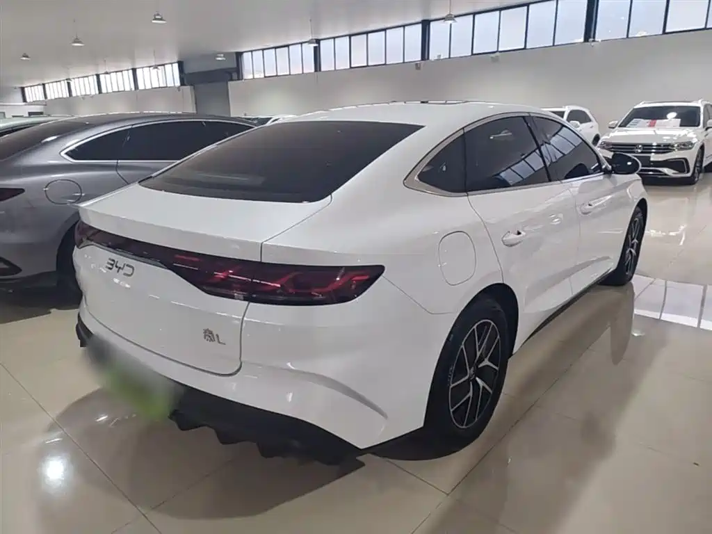 BYD Qin L 2024 DM-i 120KM Leading фото 7