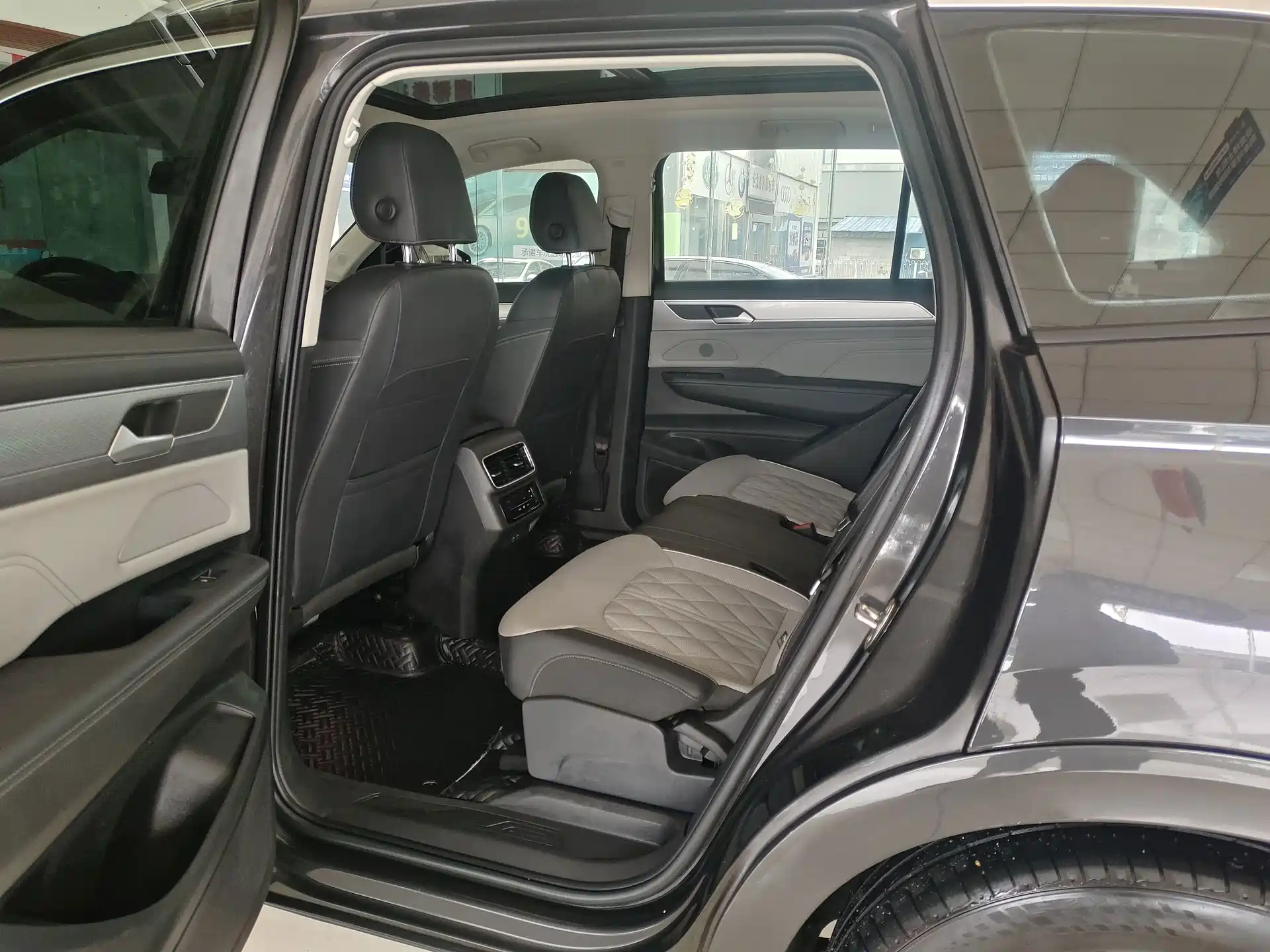 صورة 22 - Volkswagen Talagon