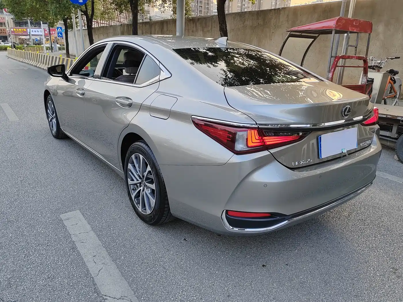 Lexus ES 2022 200 Excellence Edition фото 4