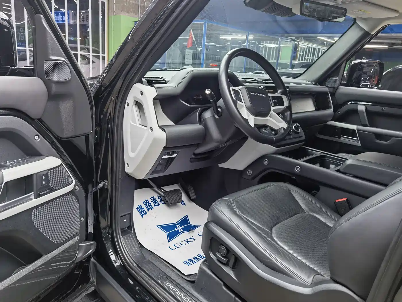 Land Rover Defender 2022 Model 90 3.0T P400 XS фото 8