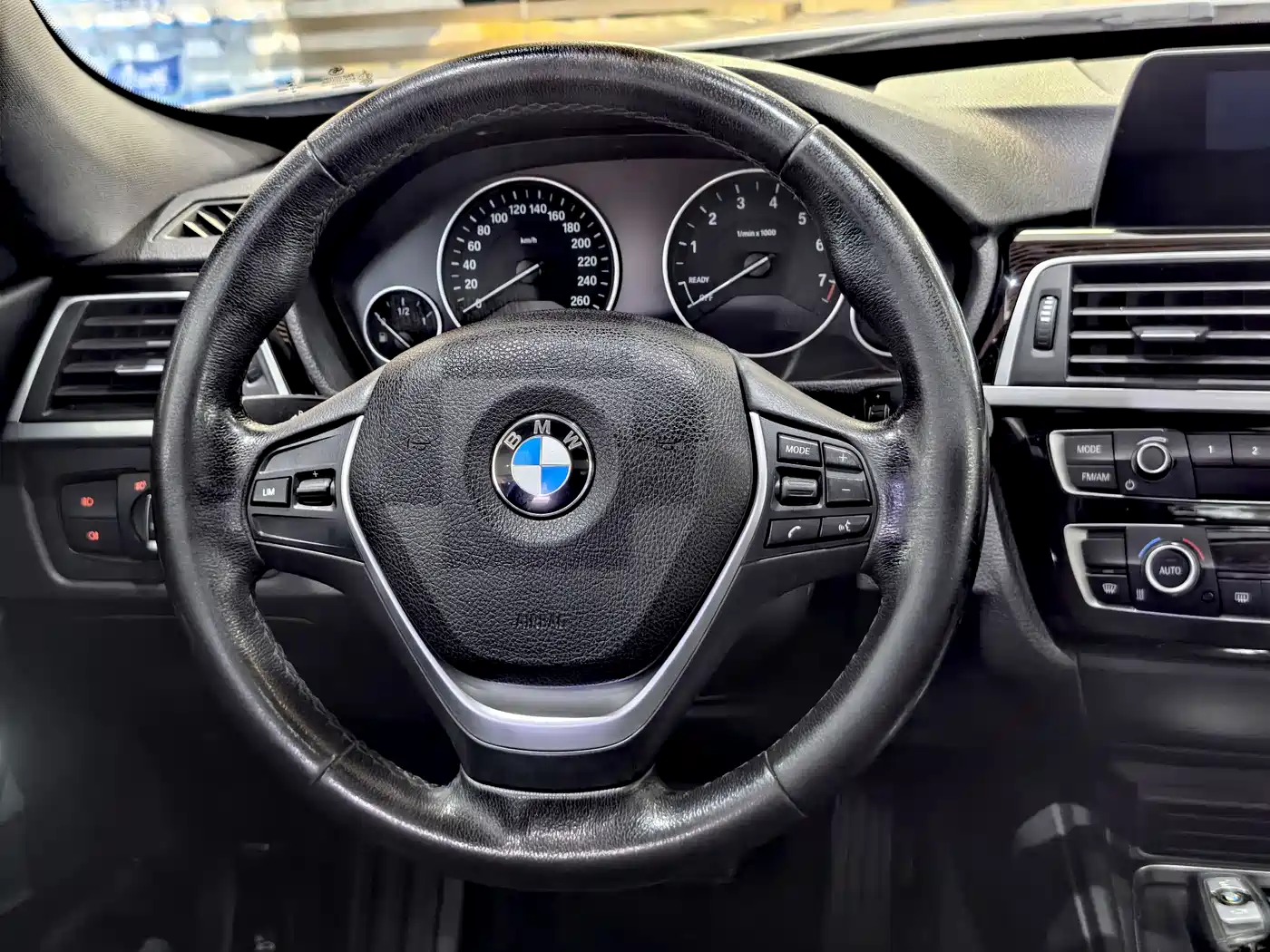 BMW 3 Series GT 2019 320i Fashion Model фото 10