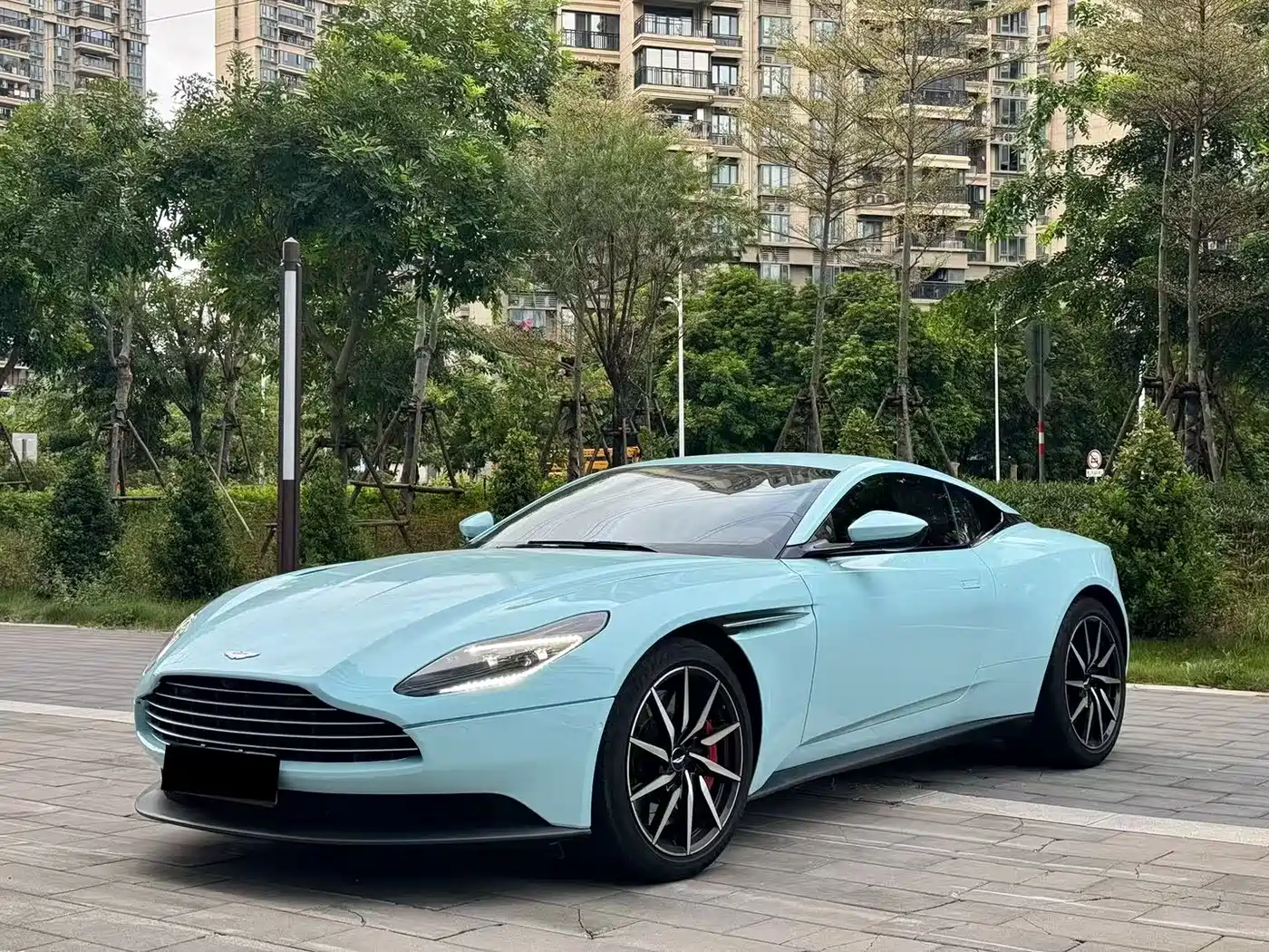 Aston Martin DB11 2016 5.2T Launch Edition