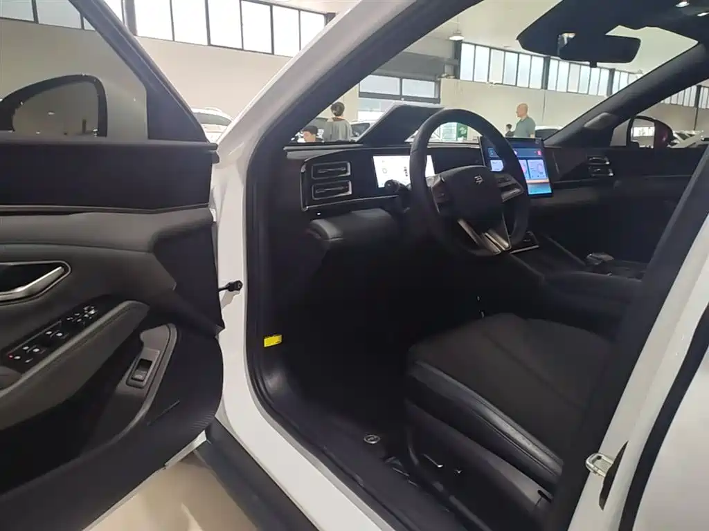 BYD Qin L 2024 DM-i 120KM Leading фото 16