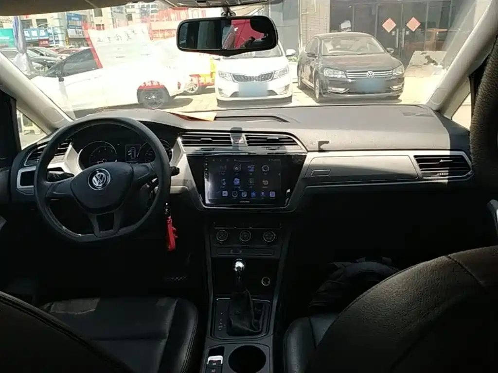 Volkswagen Touran 2016 Touran L 280TSI DSG Trendline фото 10