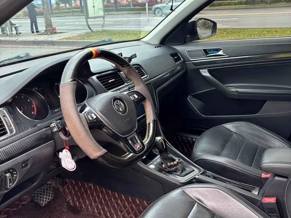 Volkswagen Lavida 2017 230TSI DSG Comfort Edition фото 4