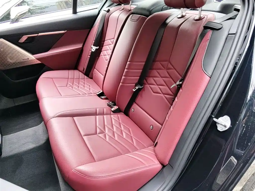 BMW 5 Series 2025 530Li Premium M Sport Package фото 24