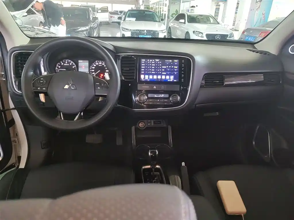 Mitsubishi Outlander 2016 2.4L 4WD Elite Edition 5-seater фото 10