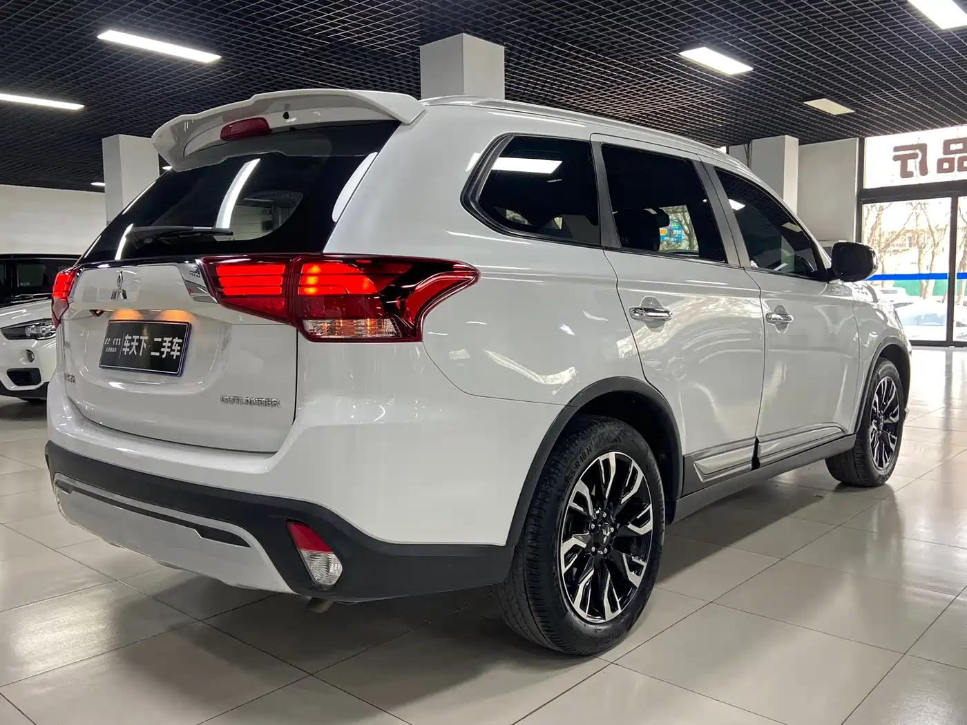 Mitsubishi Outlander 2020 2.0L 2WD Premium 5-seater фото 6