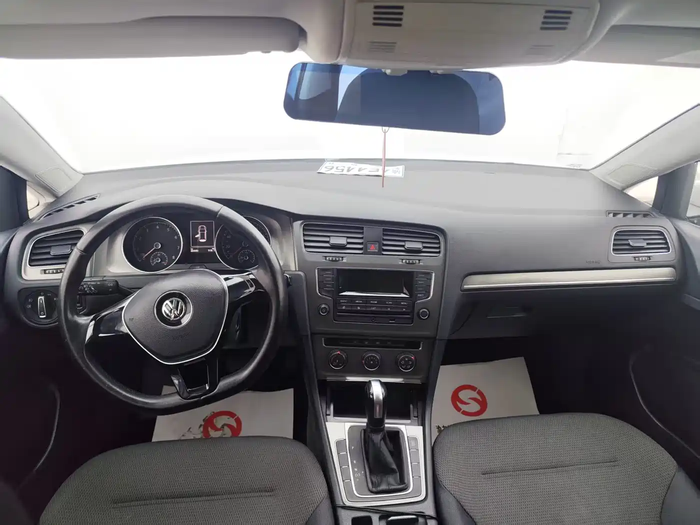 Volkswagen Golf 2015 1.6L Automatic Comfort фото 9