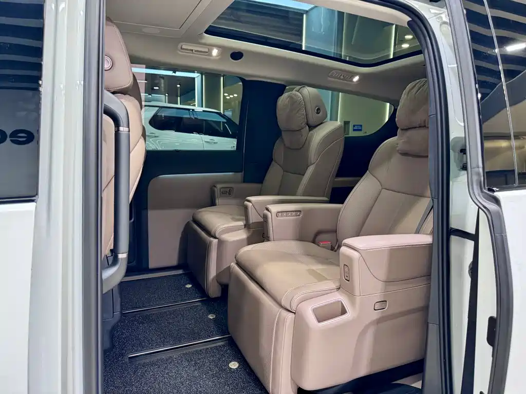 Li Auto MEGA 2025 2025 Model Home Family Special Edition