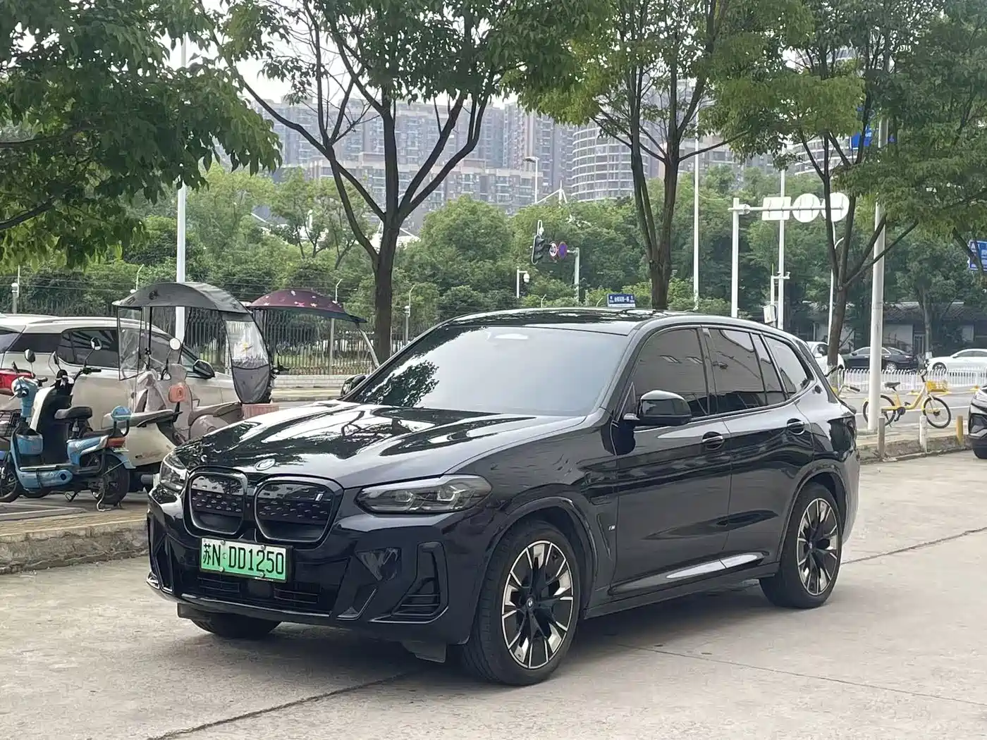 BMW iX3 2024 Leading Edition