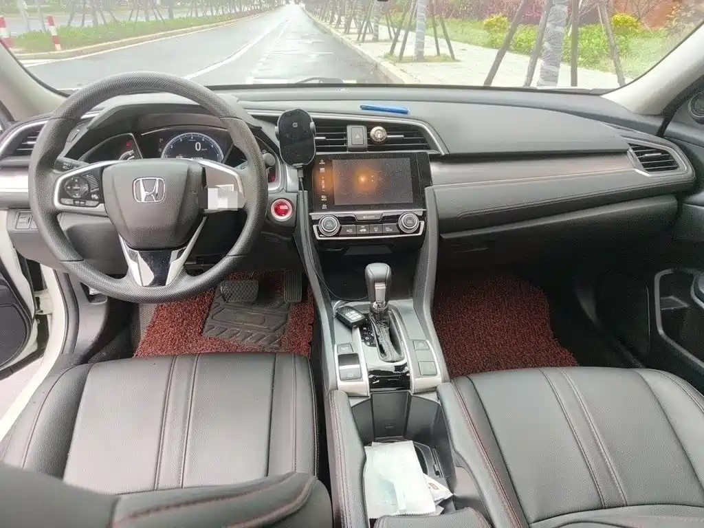 Фото 13 - Honda Civic