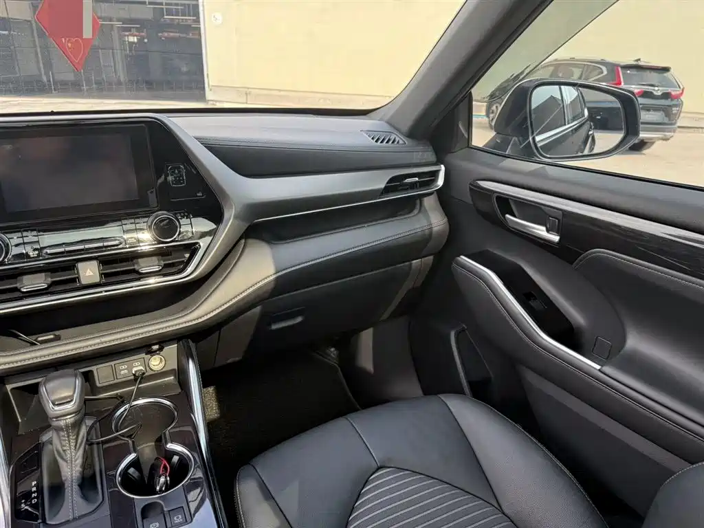 Toyota Crown Kluger 2021 2.5L HEV 4WD Luxury фото 16