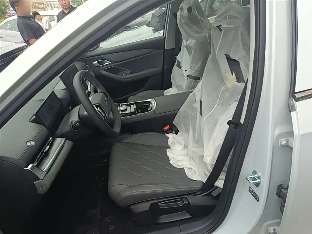 Geely Galaxy Galaxy A7 2025 EM-i 150km Premium Edition фото 15