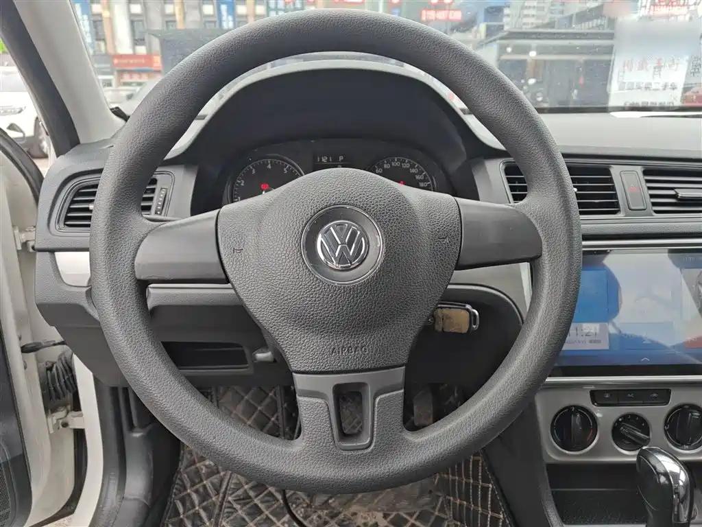 Volkswagen Lavida 2013 Facelift Classic 1.6L Automatic Trend фото 8