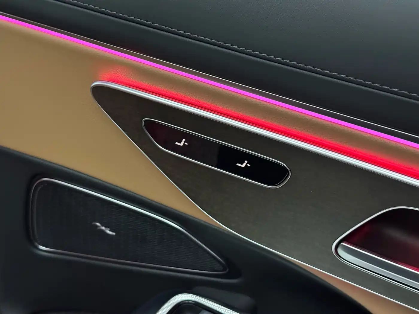 Mercedes-Benz E-Class 2024 E 300 L Fashion фото 17