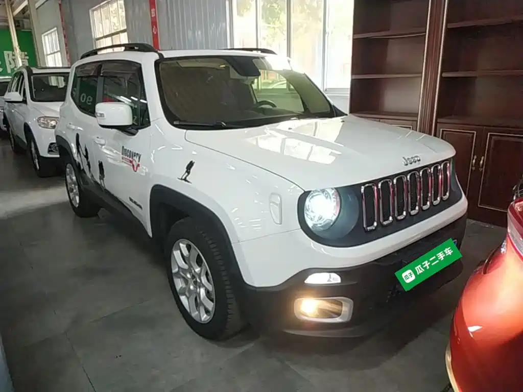 Photo 4 - Jeep Renegade
