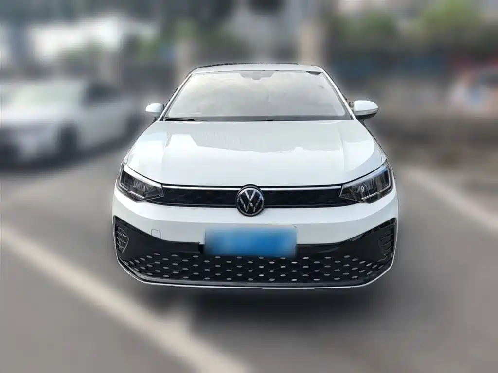 Volkswagen Lavida 2023 XRUI 1.5L Manual New Comfort Edition фото 3