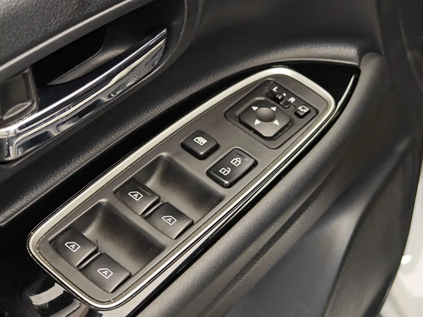 Mitsubishi Outlander 2019 2.4L 4WD Deluxe Edition 5-Seater China VI фото 10