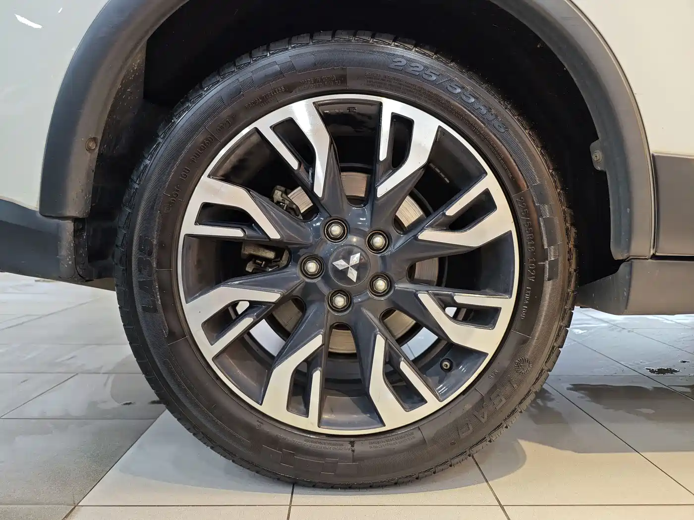 Mitsubishi Outlander 2019 2.4L 4WD Deluxe Edition 5-Seater China VI фото 32