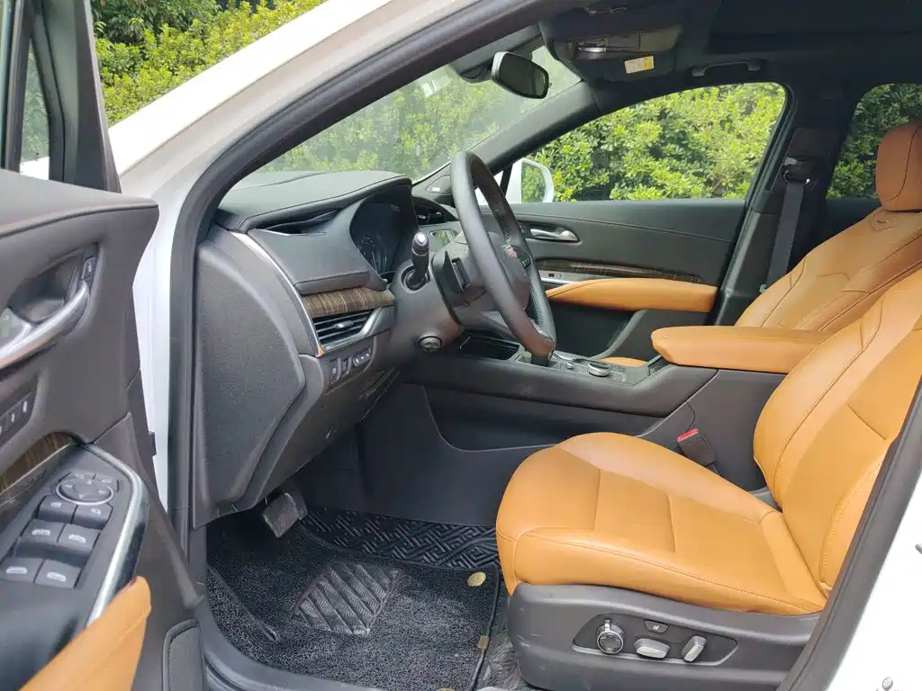 Cadillac XT4 2024 2021 28T AWD Platinum Edition