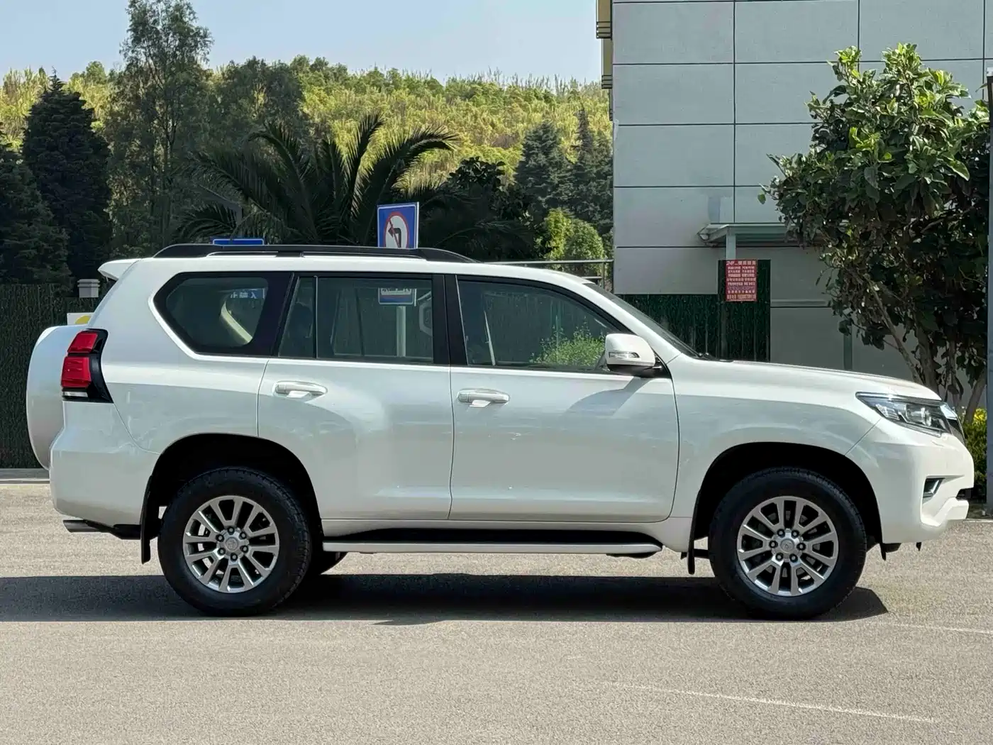 Toyota Prado 2018 3.5L Automatic TX-L Rear-mounted Spare Tire фото 4