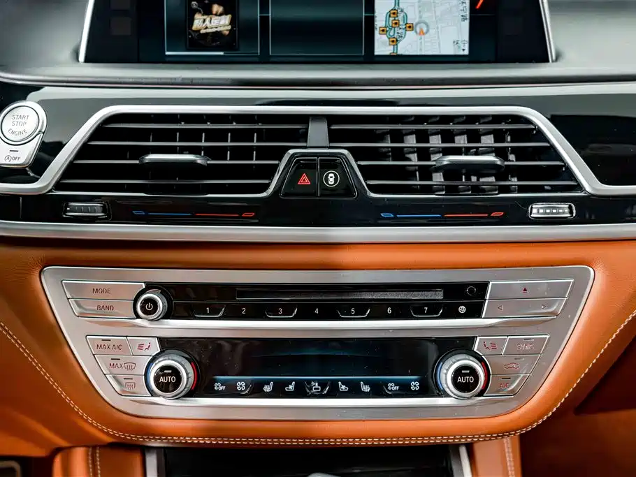 BMW 7 Series 2018 740Li xDrive Premium Type M Sport Package фото 14