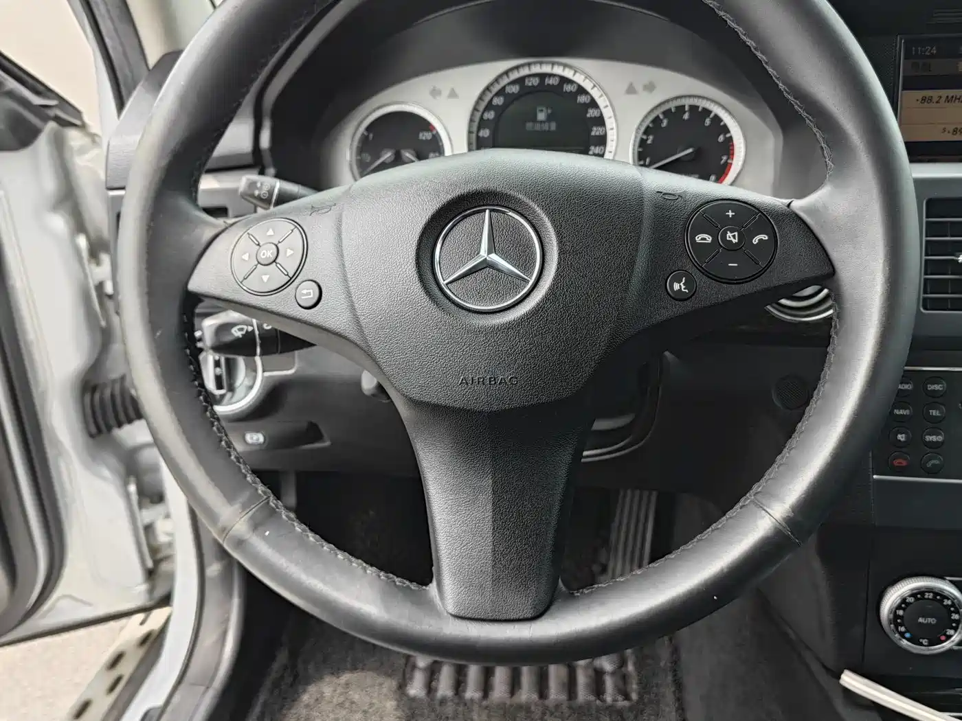 Mercedes-Benz GLK-Class (Import) 2011 GLK 300 4MATIC Luxury фото 12