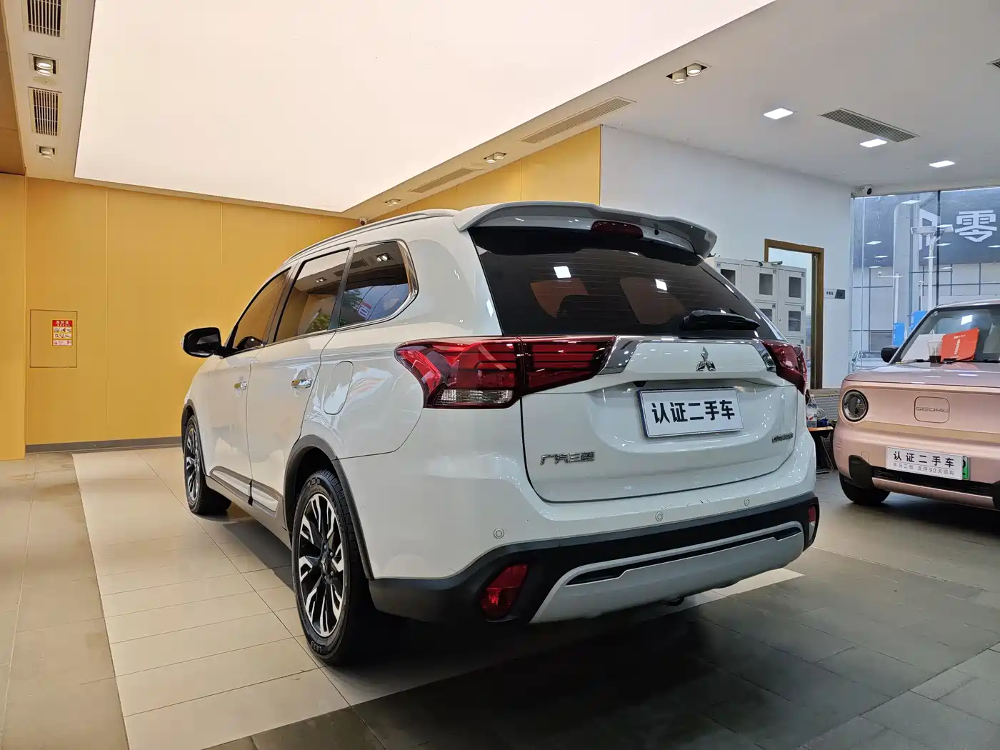 Mitsubishi Outlander 2019 2.4L 4WD Deluxe Edition 5-Seater China VI фото 27