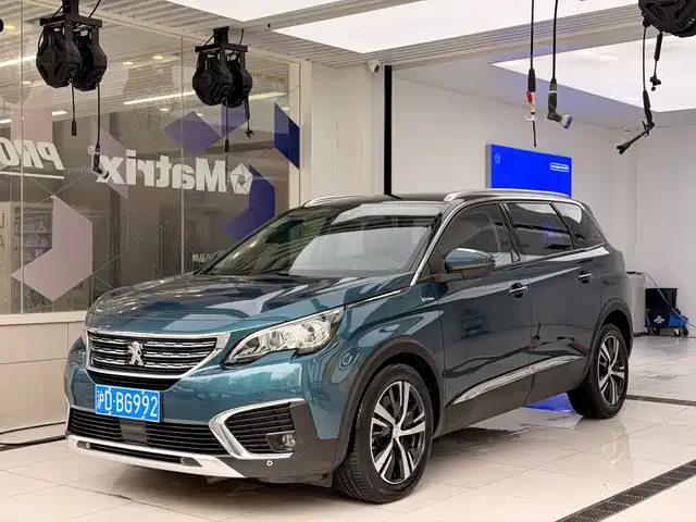 PEUGEOT 5008