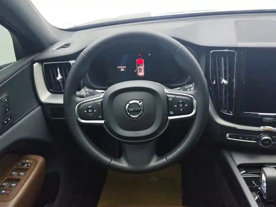 Фото 15 - Volvo XC60