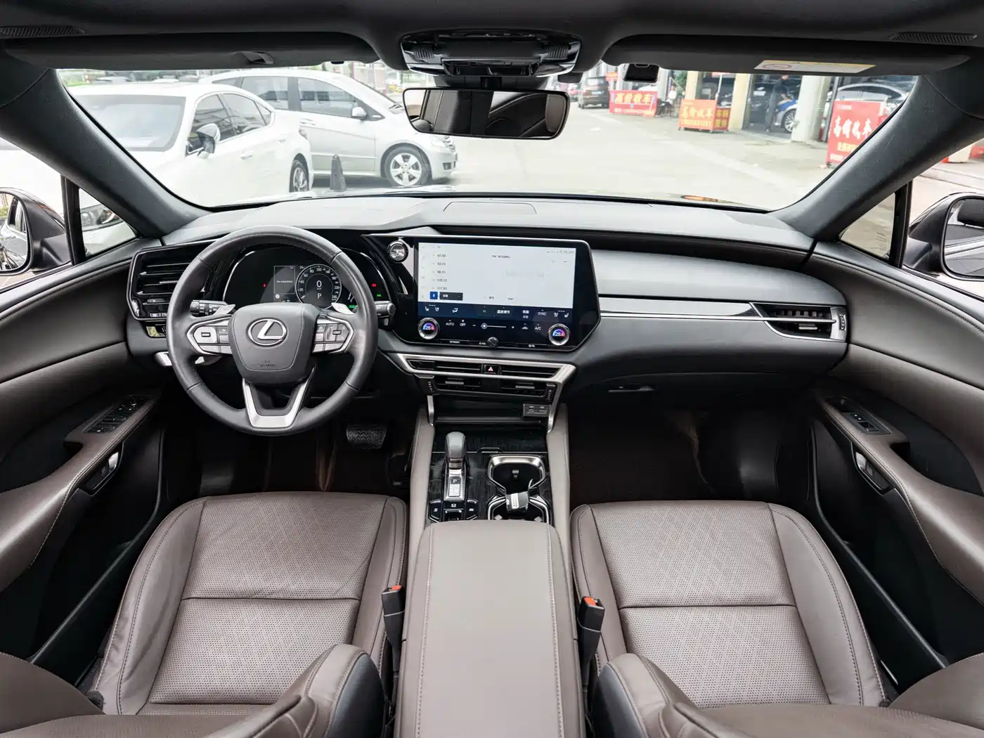 Фото 12 - Lexus RX