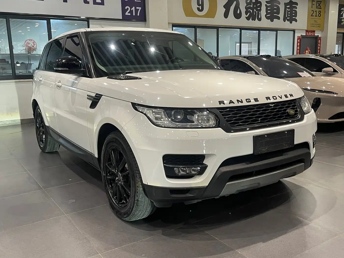 Land Rover Range Rover Sport 2017 3.0 SC V6 SE фото 3