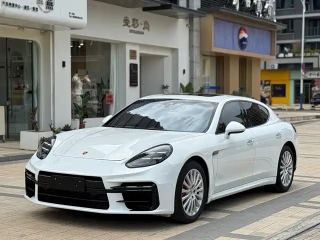 PORSCHE PANAMERA