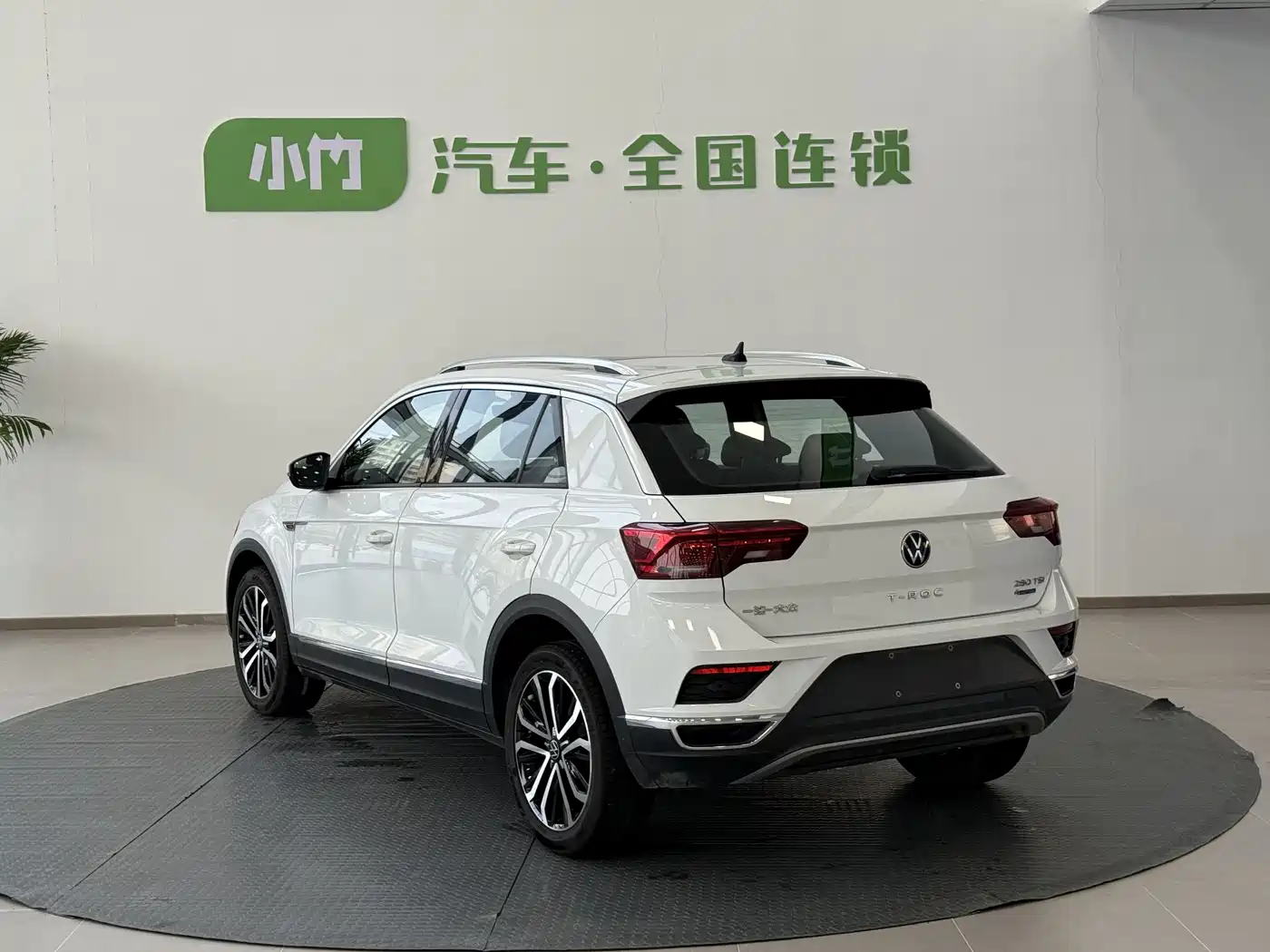 Volkswagen T-ROC 2021 Facelift 280TSI DSG 4WD Luxury Smart Connect Edition фото 2