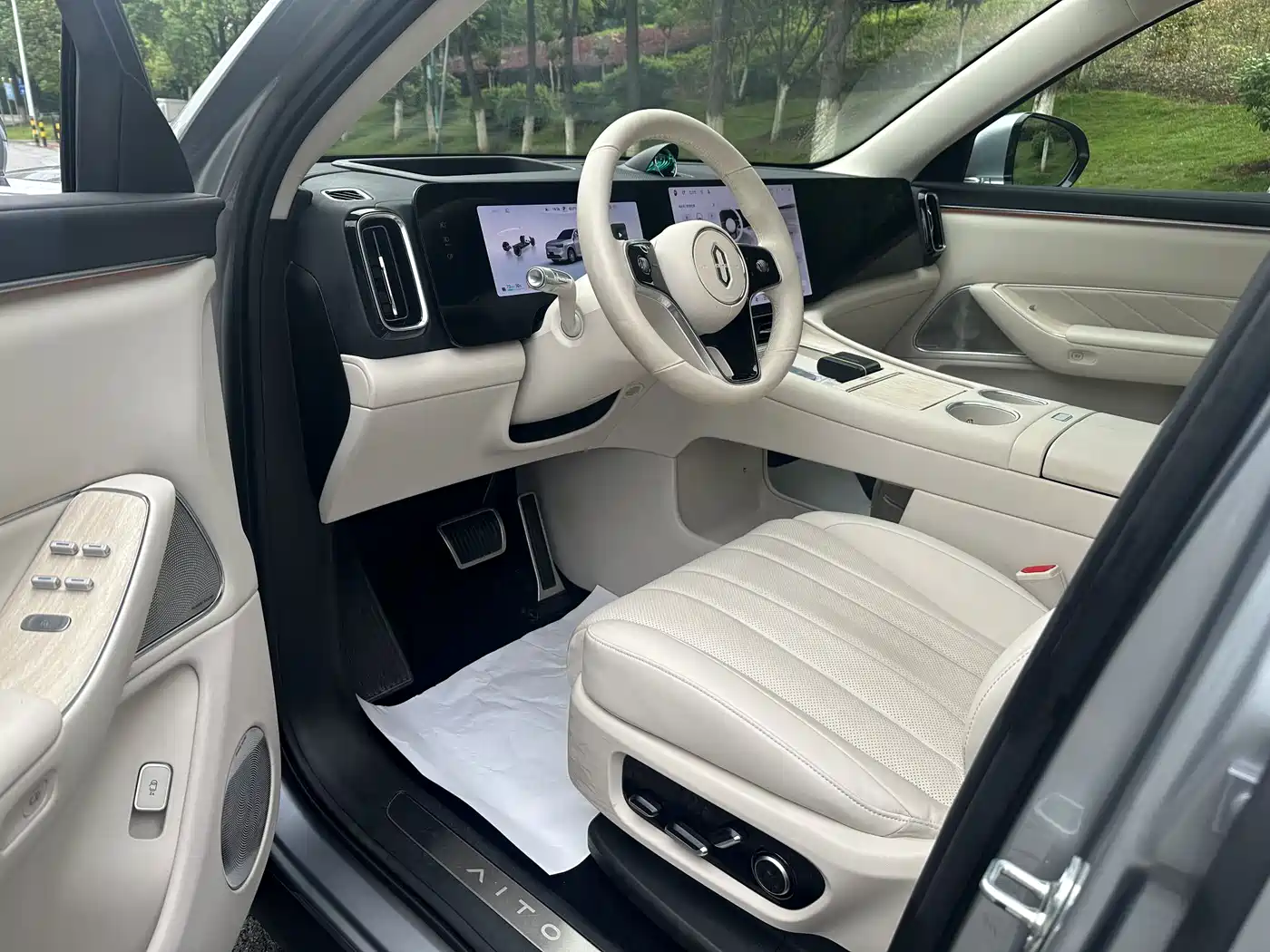 AITO Wenjie AITO M8 2025 Extended Range Ultra 53.4kWh 6-Seater фото 9