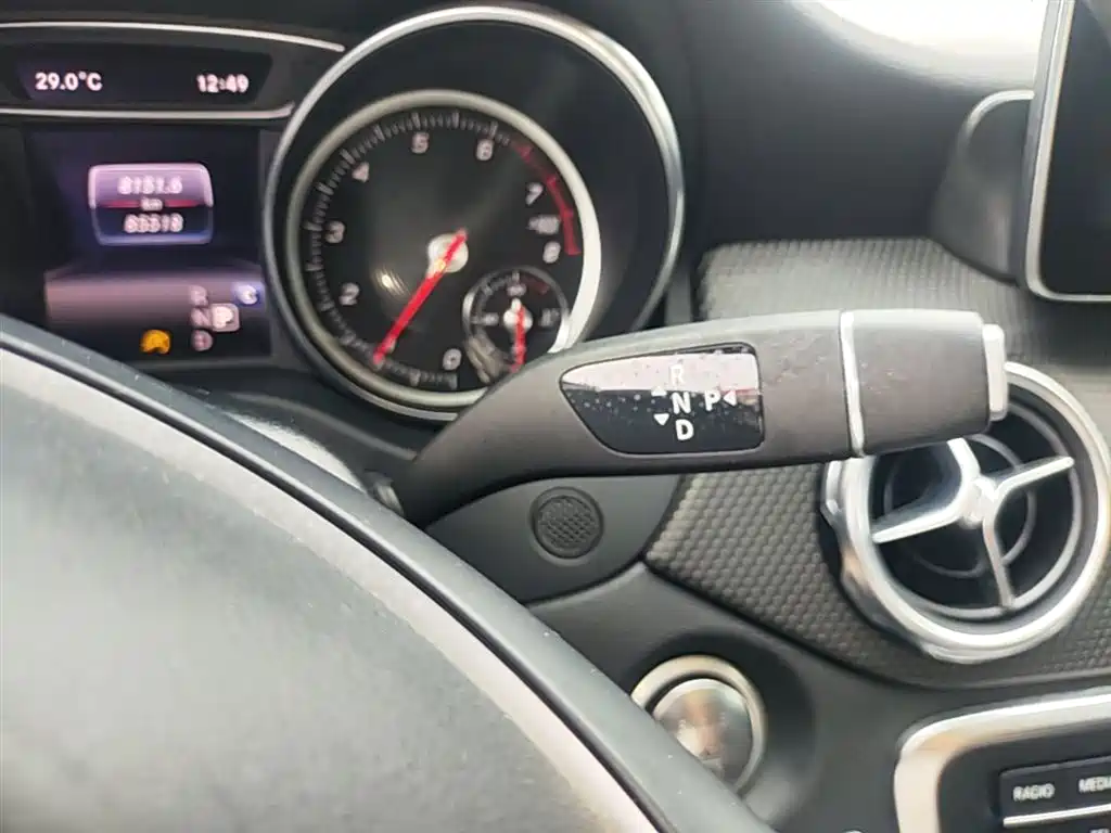 Mercedes-Benz GLA 2018 GLA 200 Dynamic фото 14