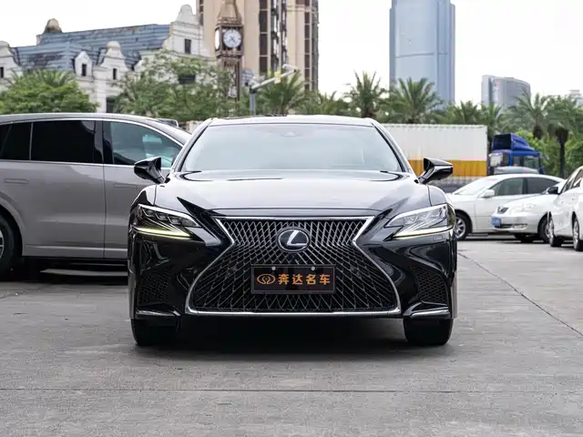 Lexus LS 2018 500h Executive Edition China V — фото 2