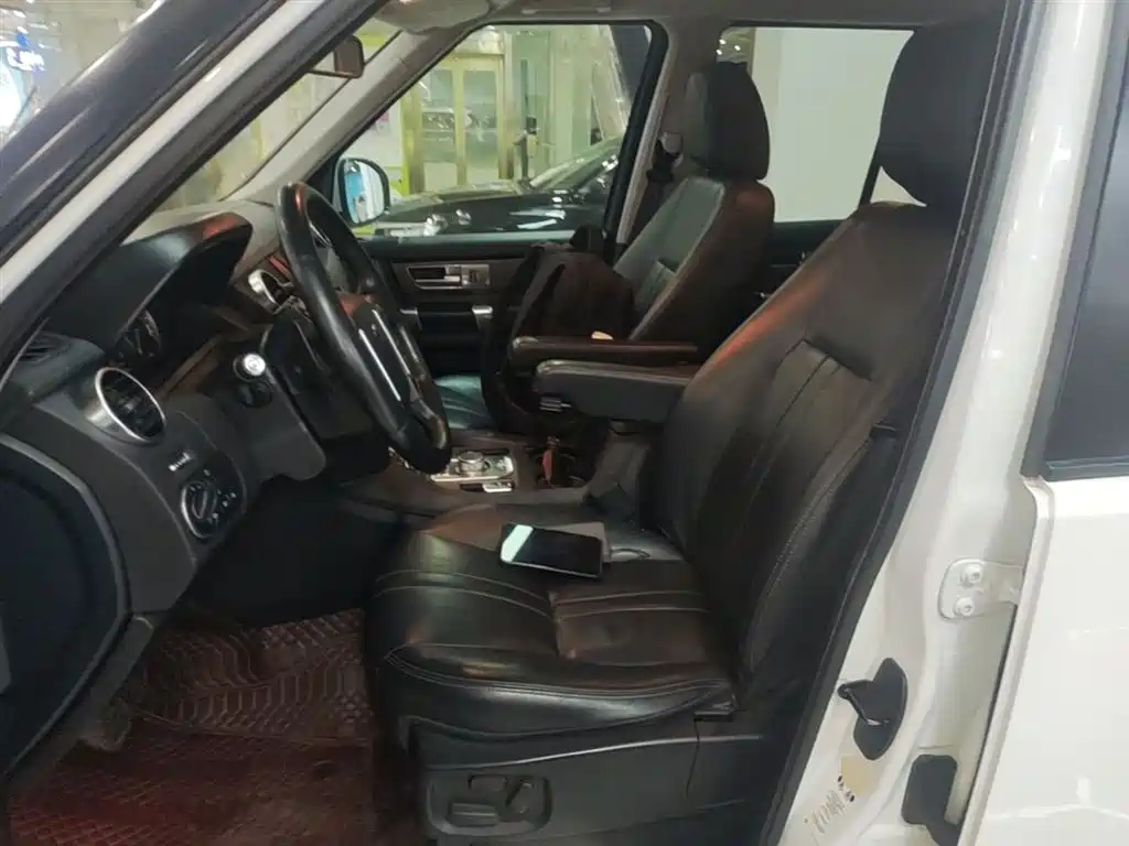 Land Rover Discovery 2015 3.0 SC V6 SE фото 15