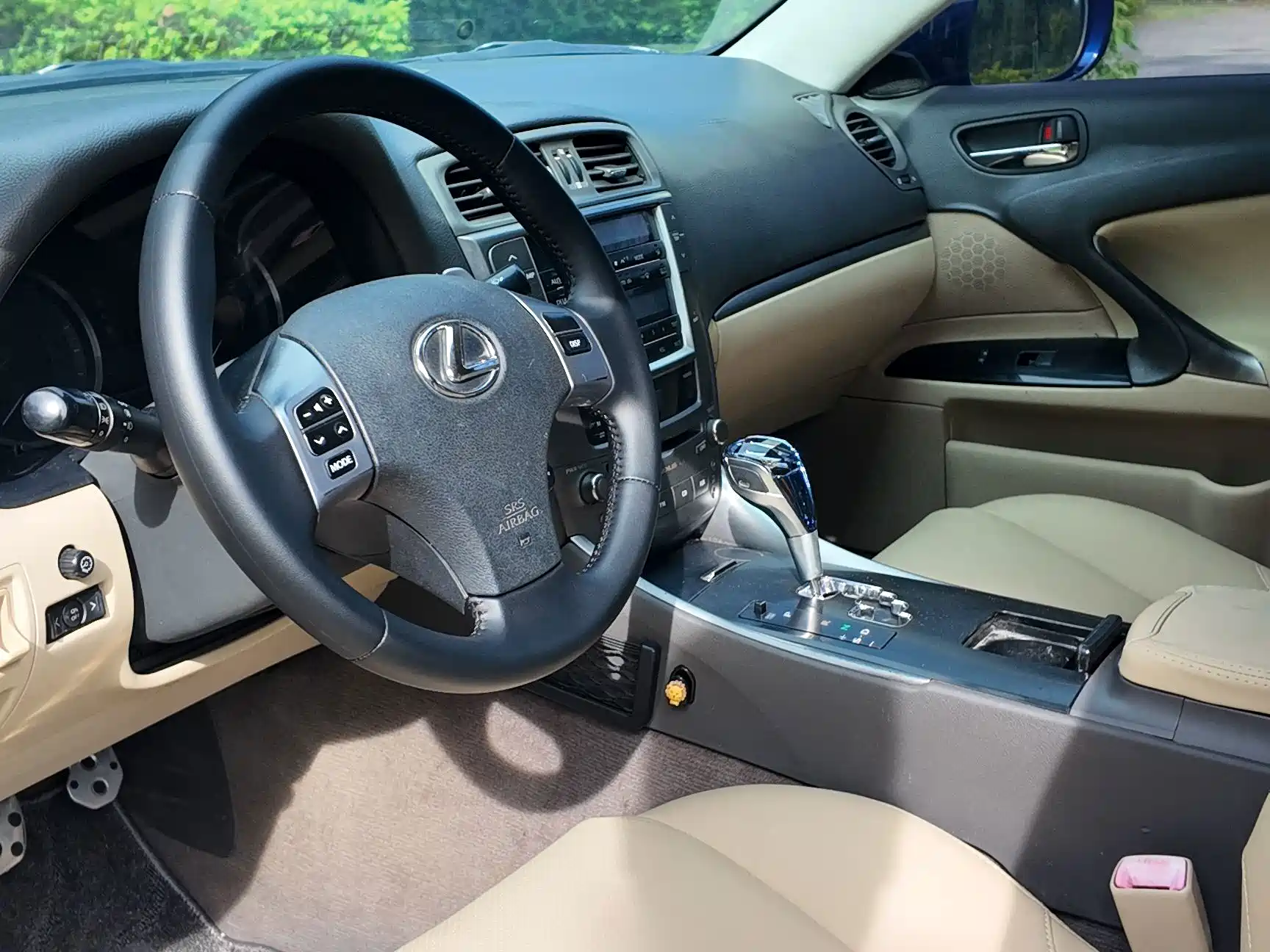 Фото 34 - Lexus IS