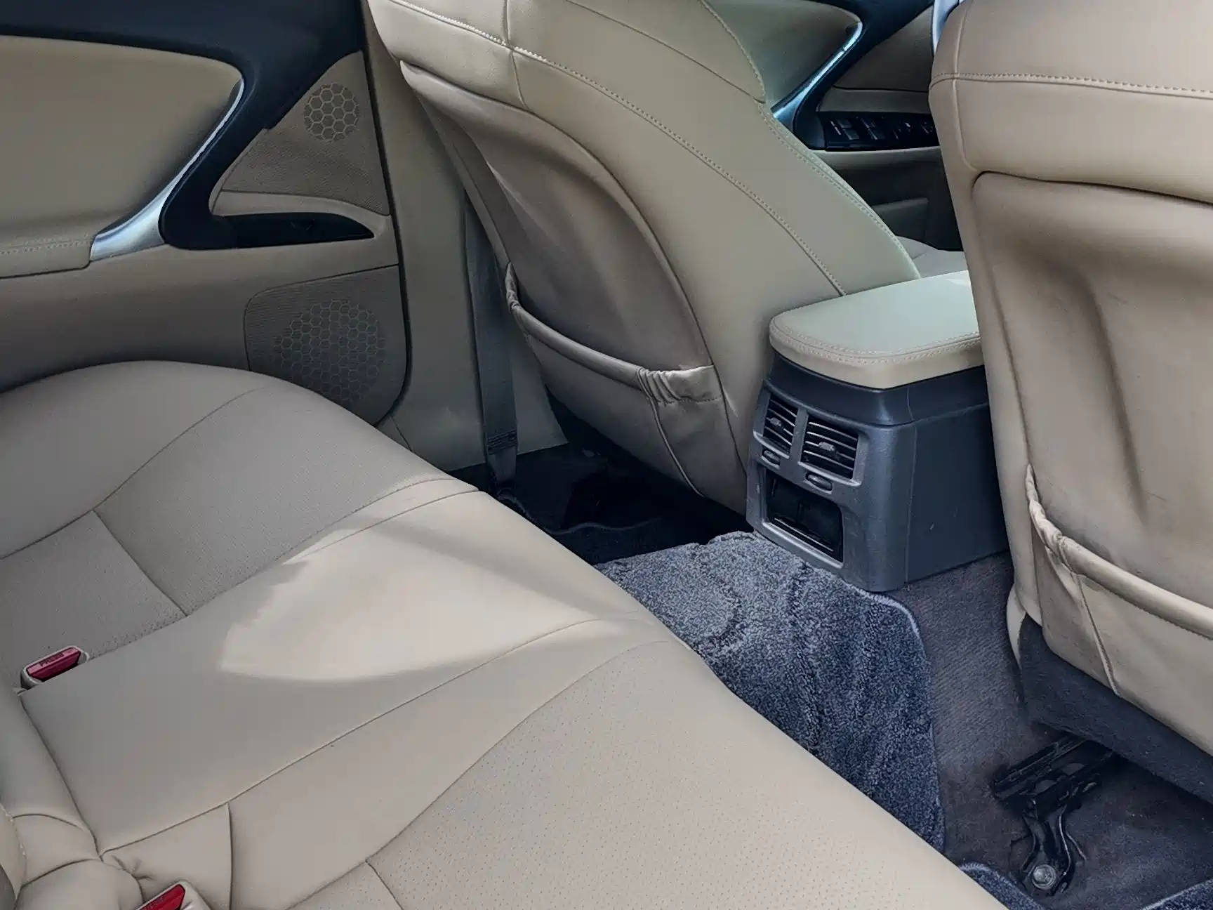 Фото 39 - Lexus IS