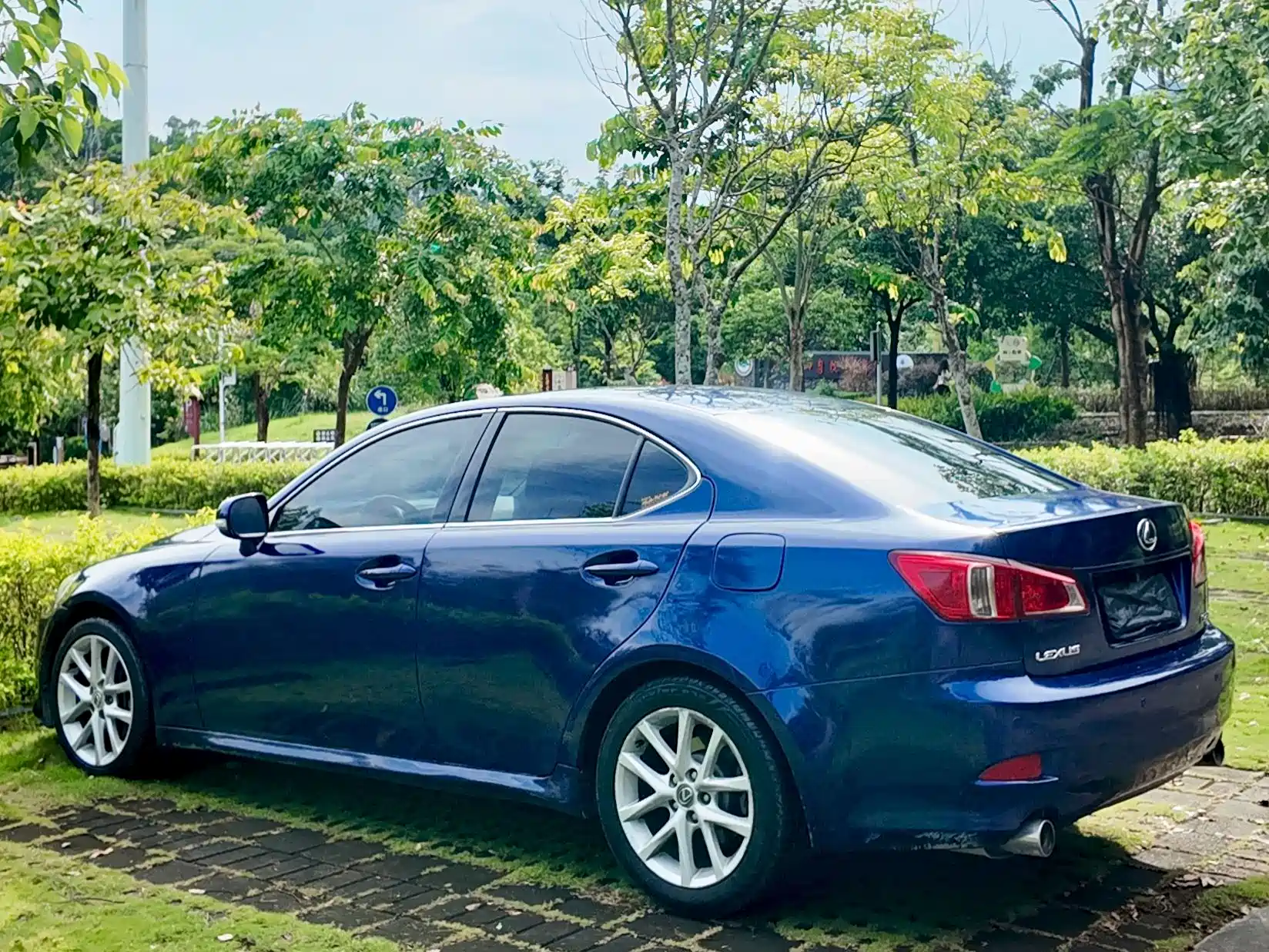 Фото 18 - Lexus IS