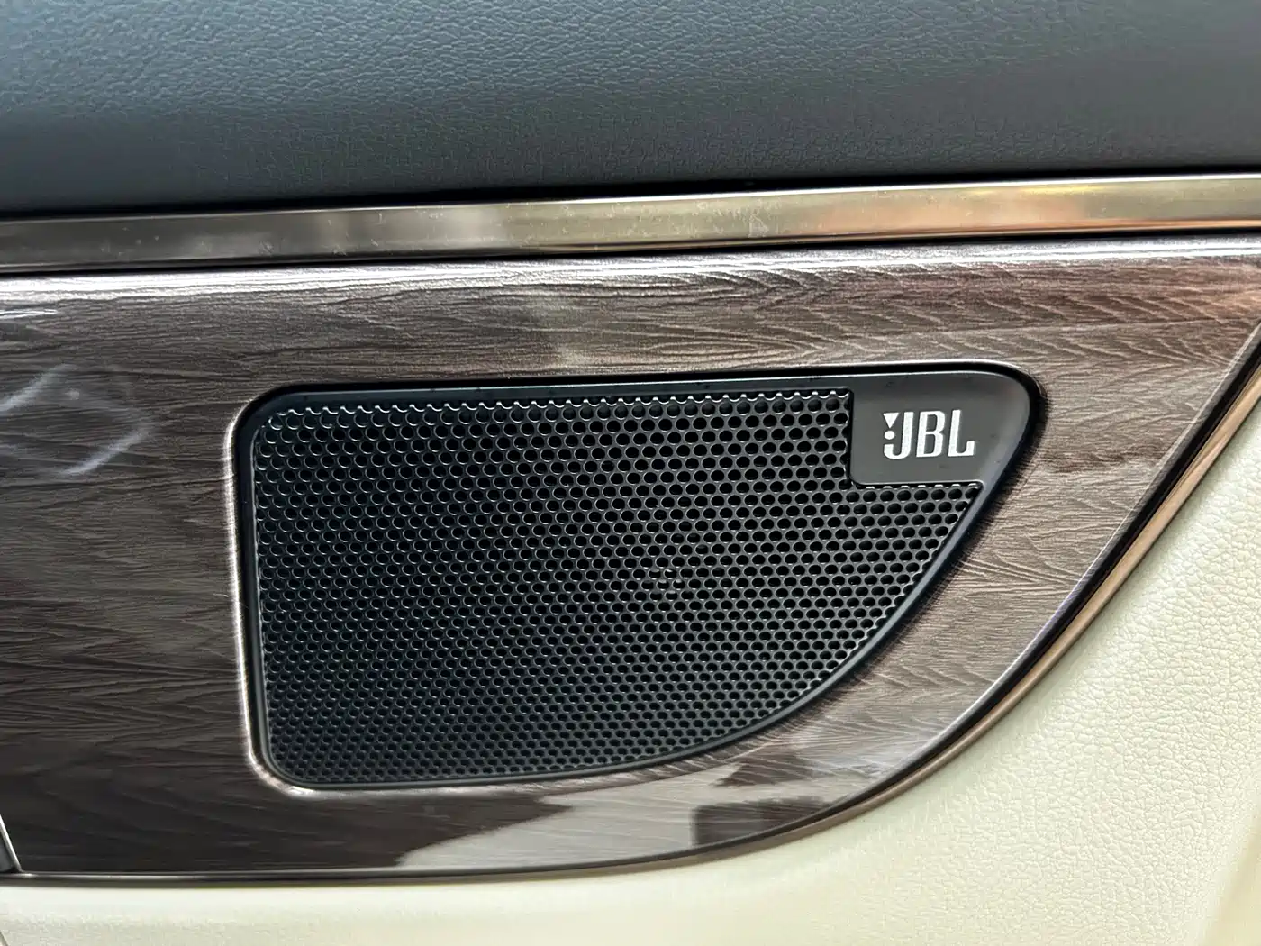 Toyota Vellfire 2024 Crown Hybrid 2.5L Executive Premium Edition фото 15