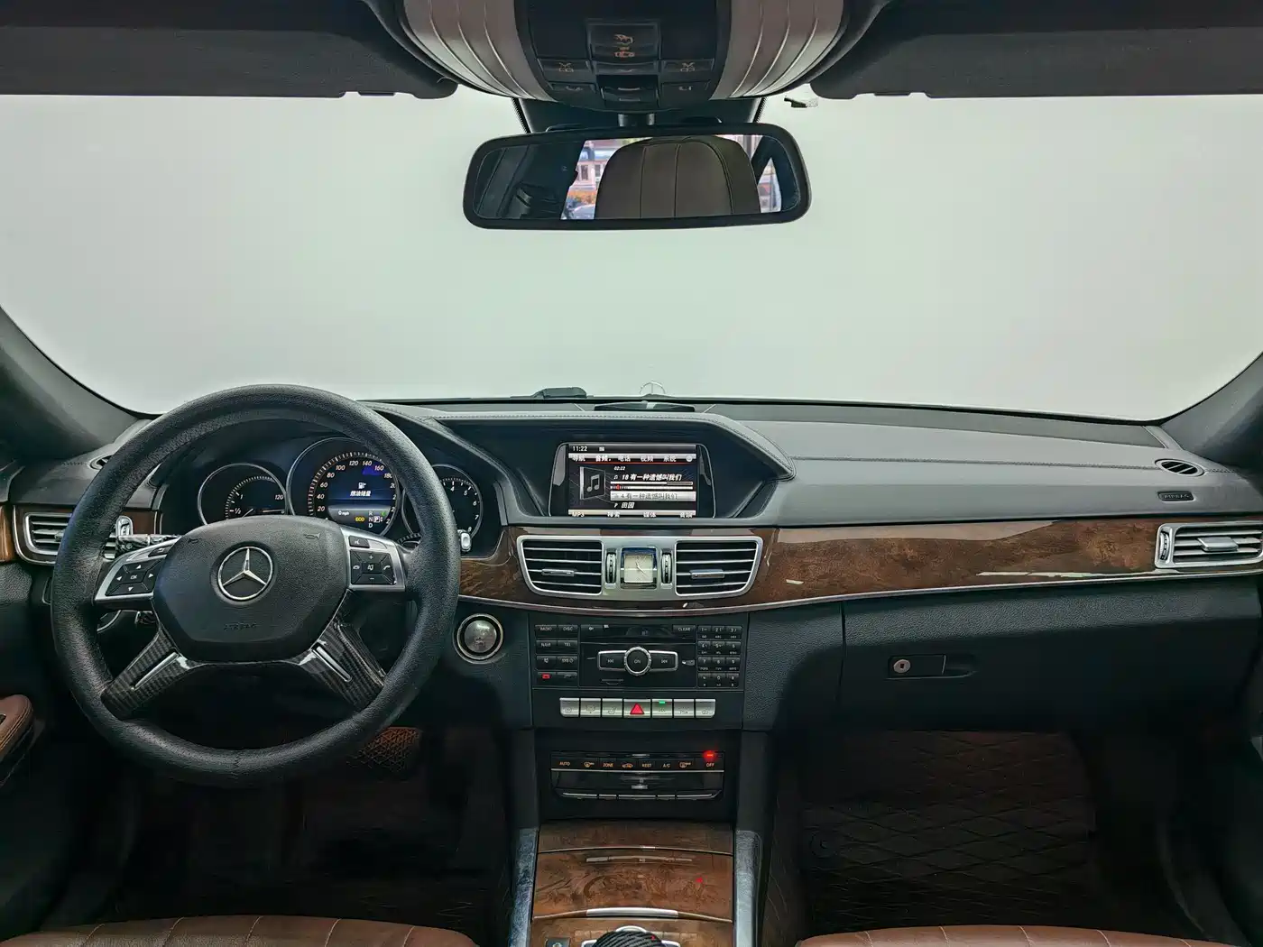 Mercedes-Benz E-Class 2015 E 320 L фото 12