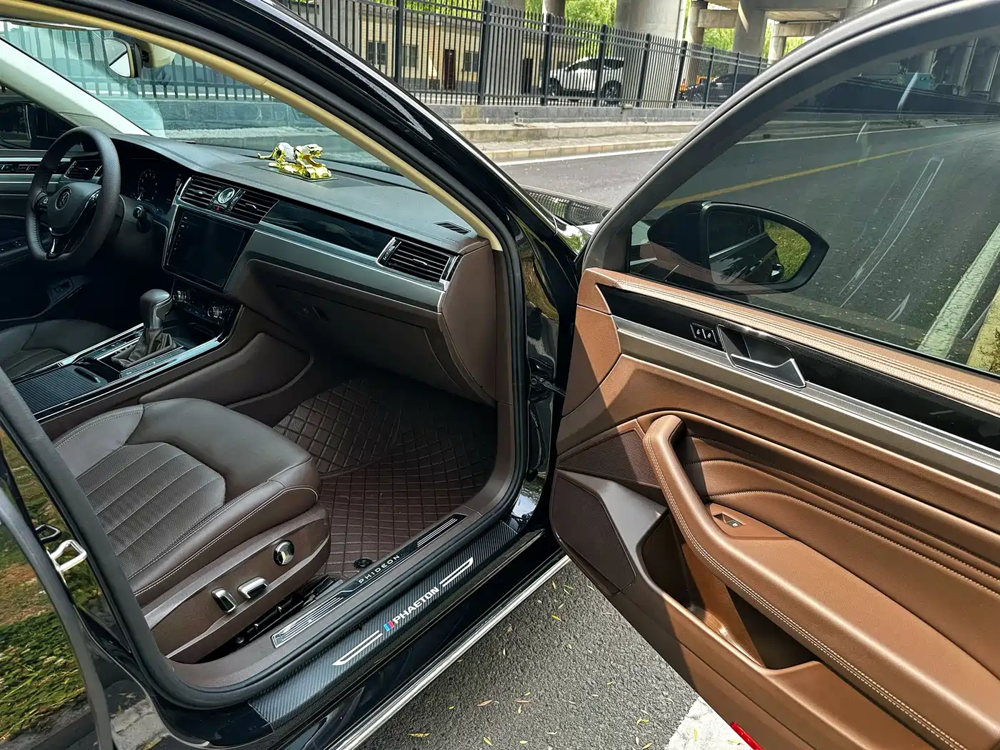 Volkswagen Phideon 2021 380TSI Luxury Edition фото 12