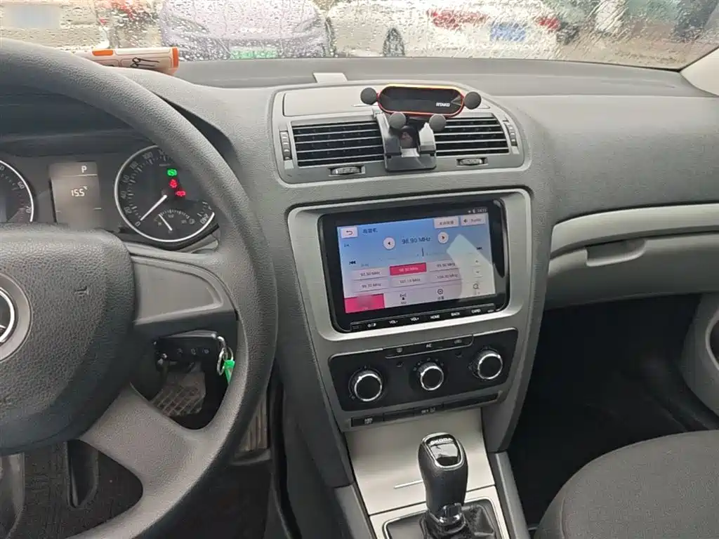 Škoda Octavia 2014 2.0L Auto Yijie Edition фото 10