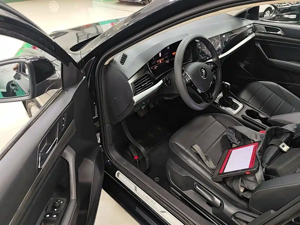 Volkswagen Lavida 2022 1.5L Auto Comfort Edition фото 16