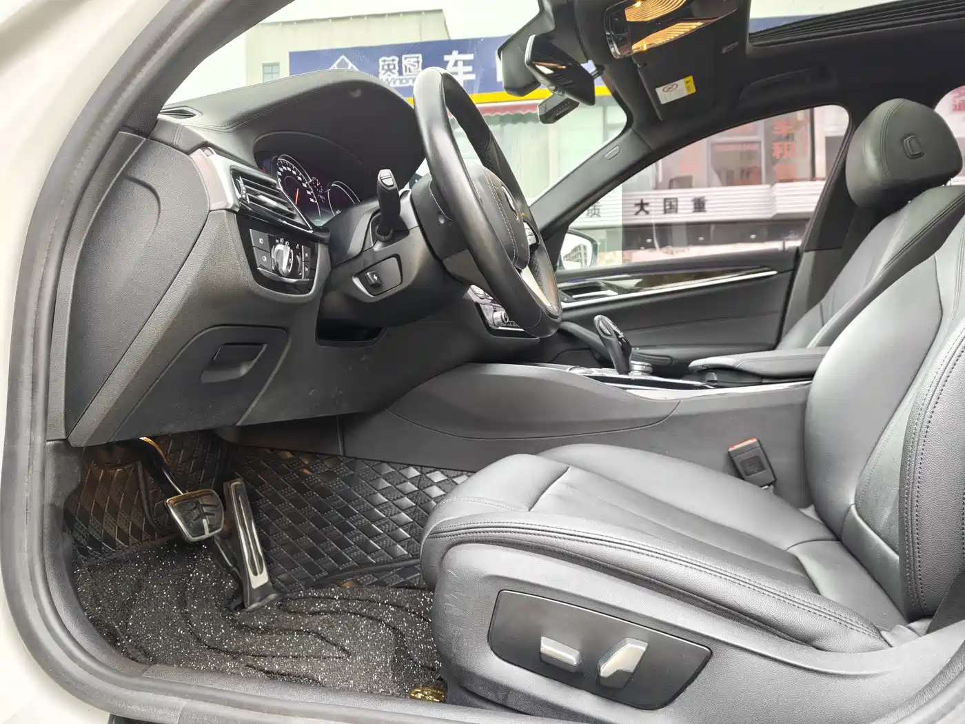 BMW 5 Series 2018 525Li M Sport Package фото 9